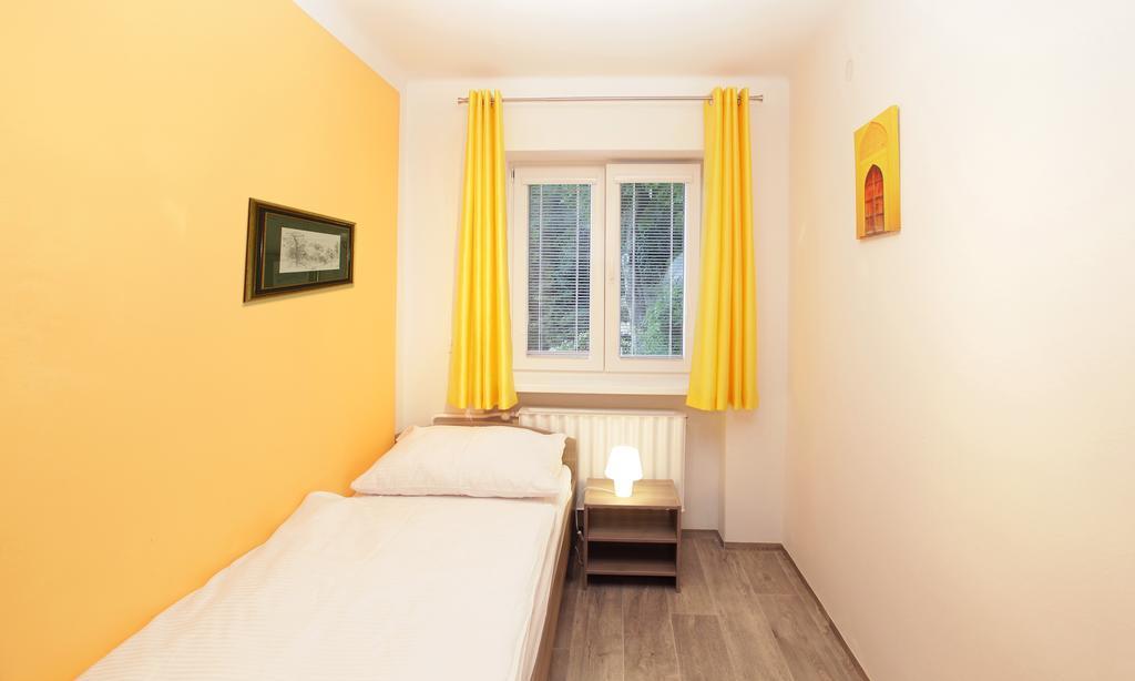 Apartman Pod Skalou V Ceskem Raji Besedice Exterior photo
